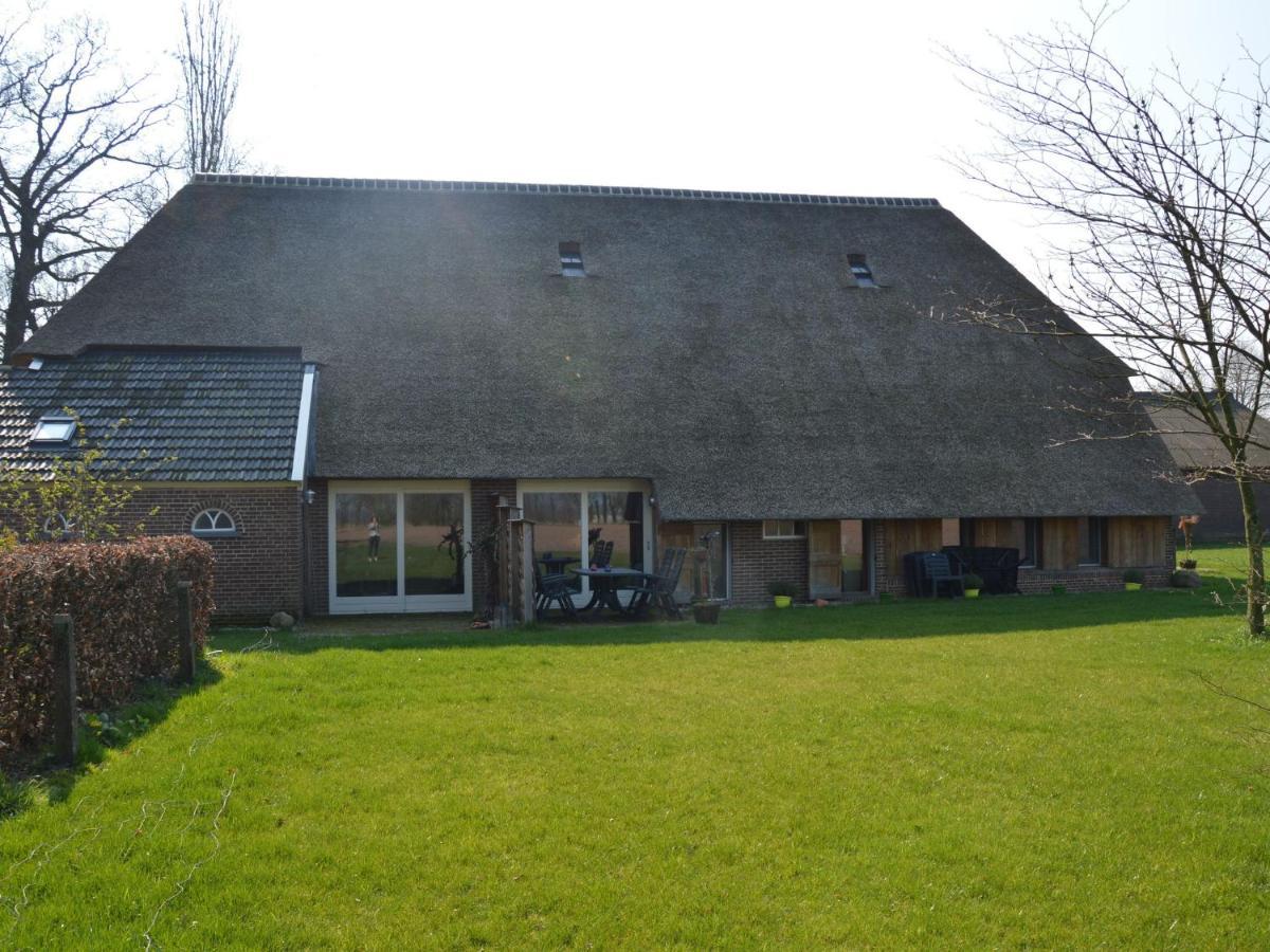 Staying In A Thatched Barn With Bedroom Achterhoek Geesteren  Экстерьер фото