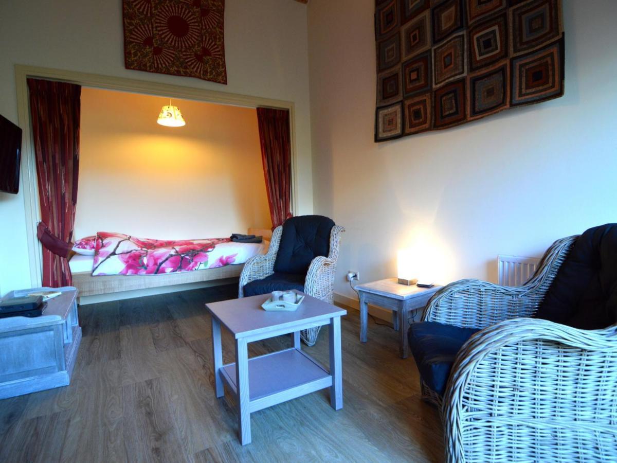 Staying In A Thatched Barn With Bedroom Achterhoek Geesteren  Экстерьер фото